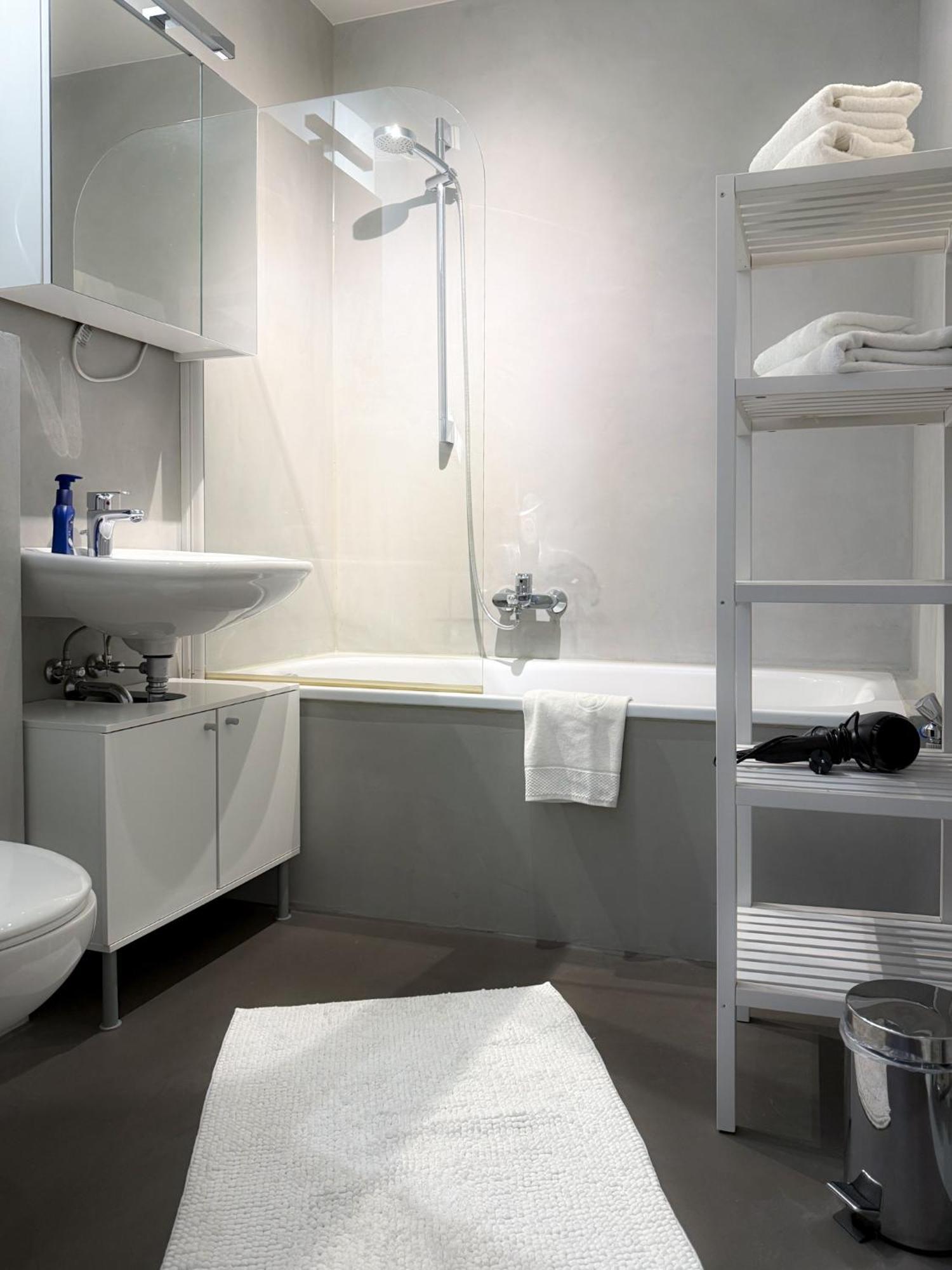 Alexxanders Apartments & Studios Кемниц Стая снимка
