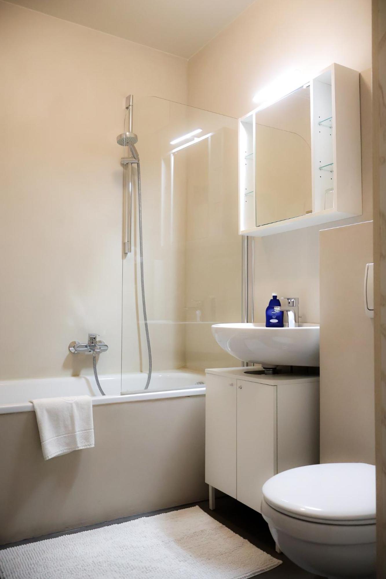 Alexxanders Apartments & Studios Кемниц Стая снимка