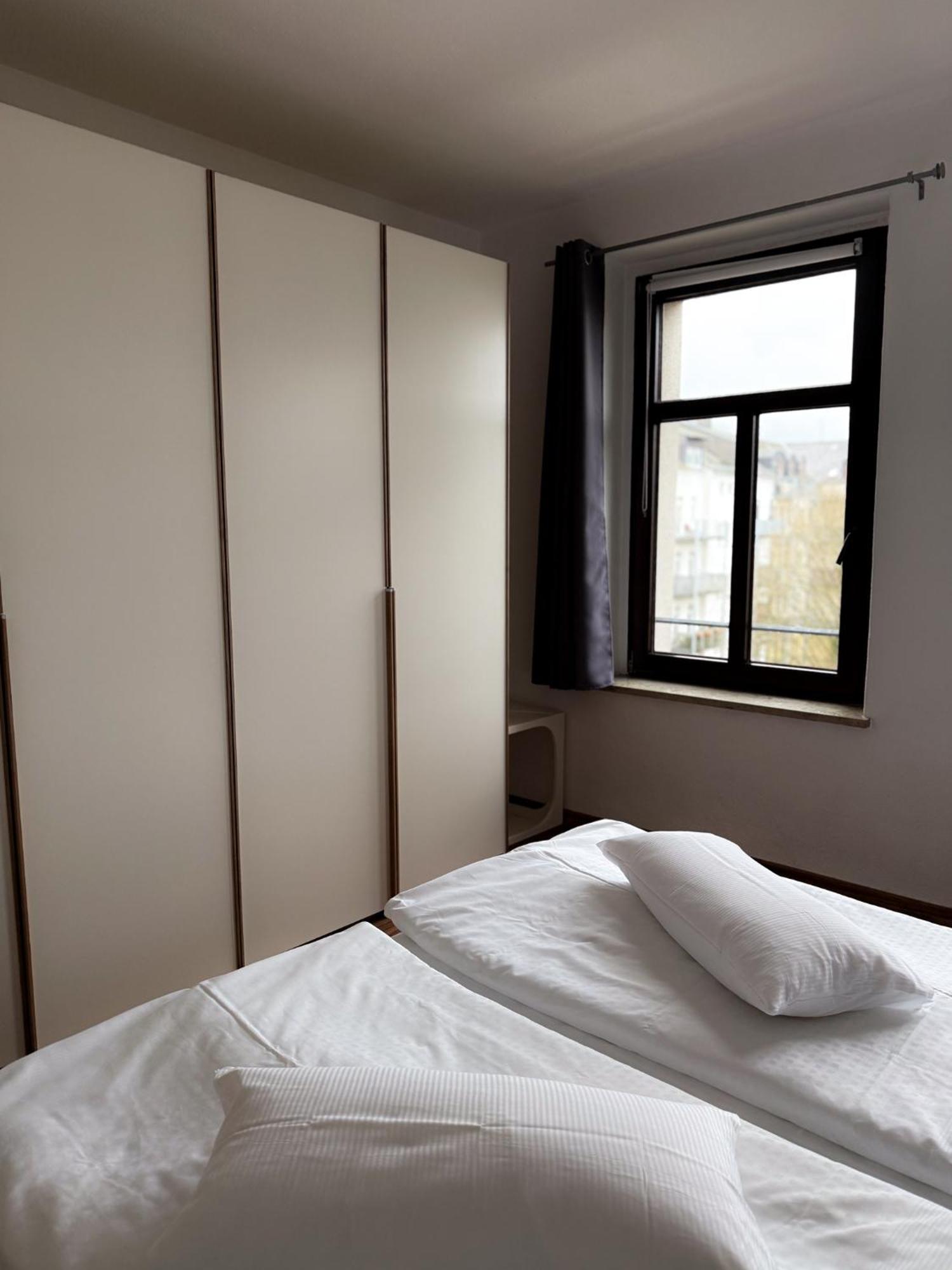 Alexxanders Apartments & Studios Кемниц Стая снимка