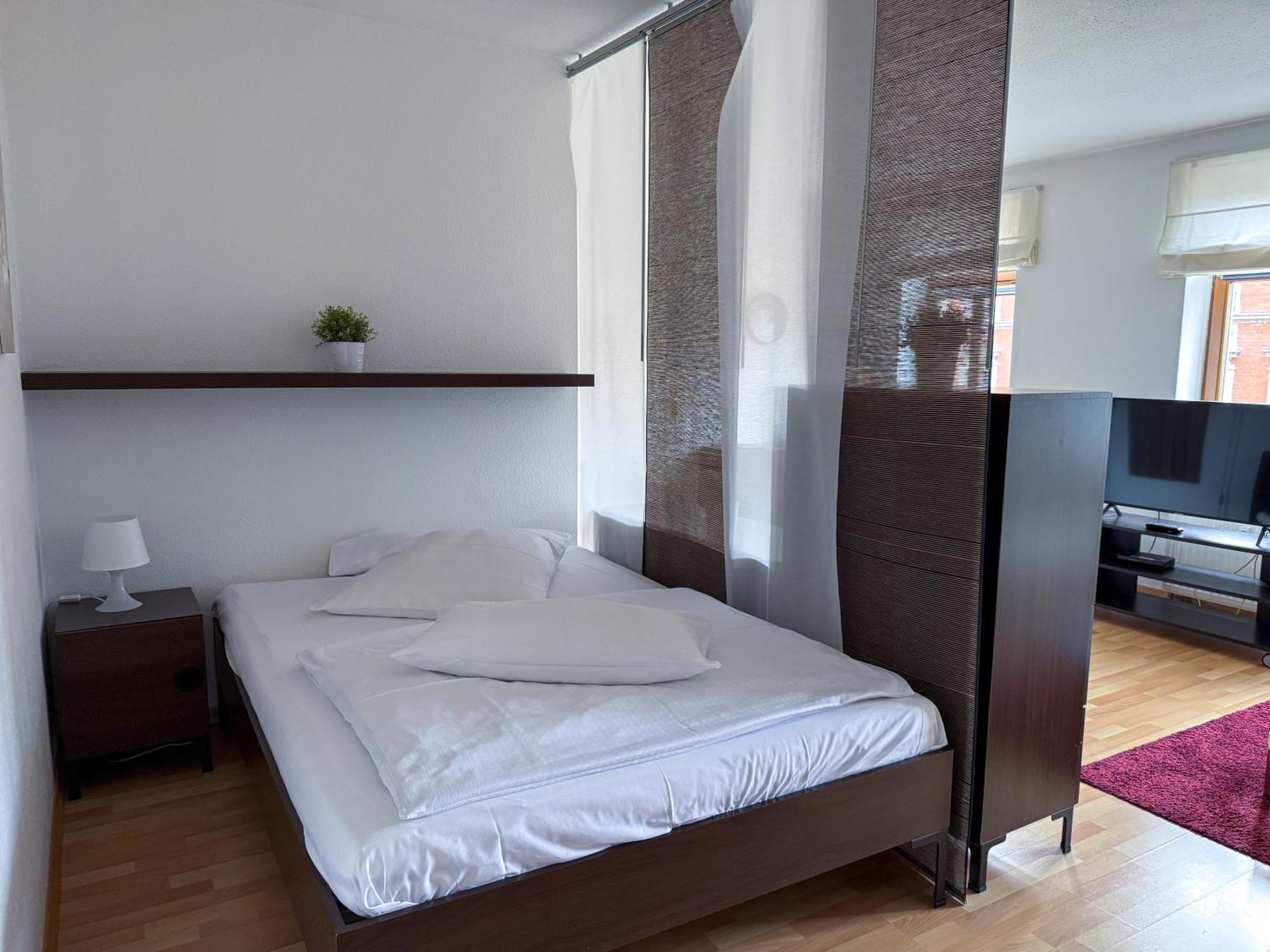 Alexxanders Apartments & Studios Кемниц Стая снимка